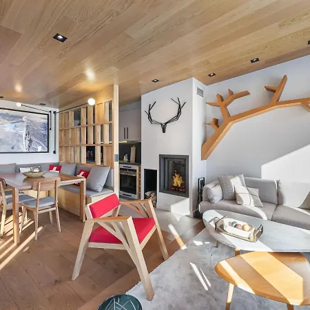 Triplex De Charme Avec Cheminee, Balcon Et Parking A Chenus, Proche Des Pistes - Fr-1-564-90 Courchevel