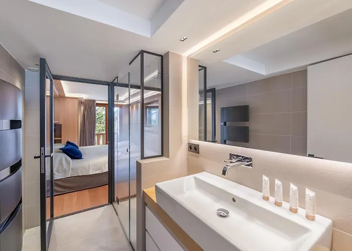 Triplex Elegant A 1850 Avec Cheminee Et Parking - Fr-1-564-90 Lejlighed *