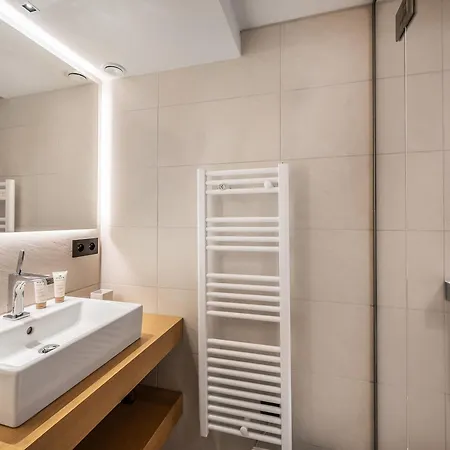 Triplex Elegant A 1850 Avec Cheminee Et Parking - Fr-1-564-90 Апартаменти *